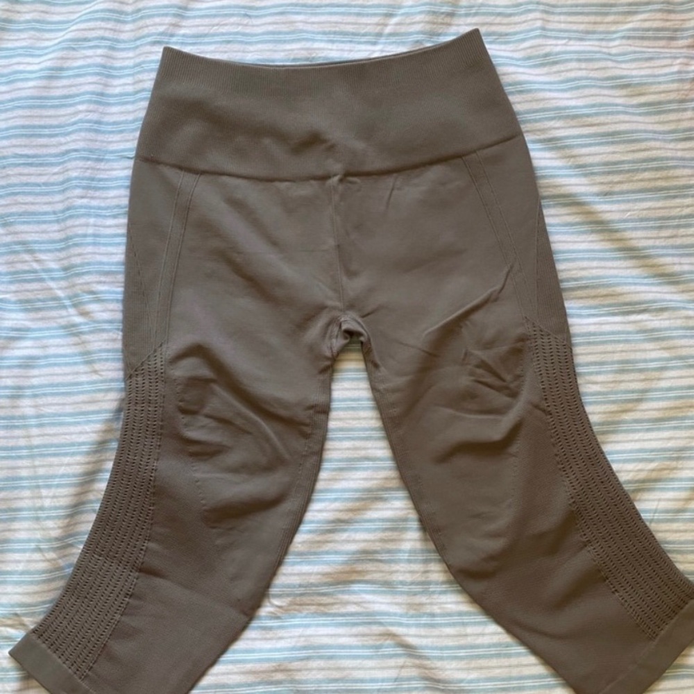 Lululemon cropped leggings